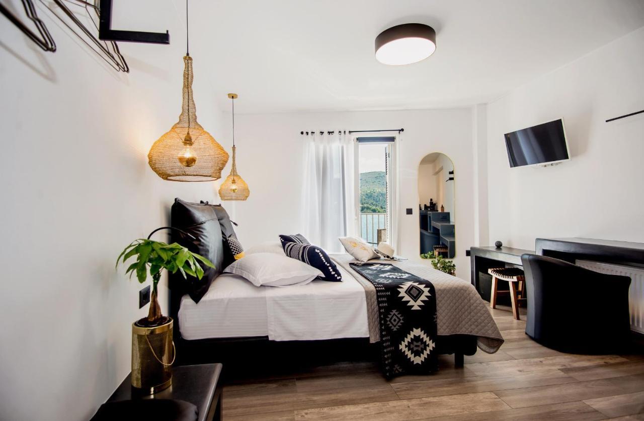 A & B Minimal Suite Ιι With Sea View In Argostoli Eksteriør bilde