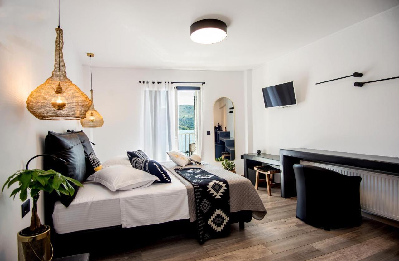 A & B Minimal Suite Ιι With Sea View In Argostoli Eksteriør bilde