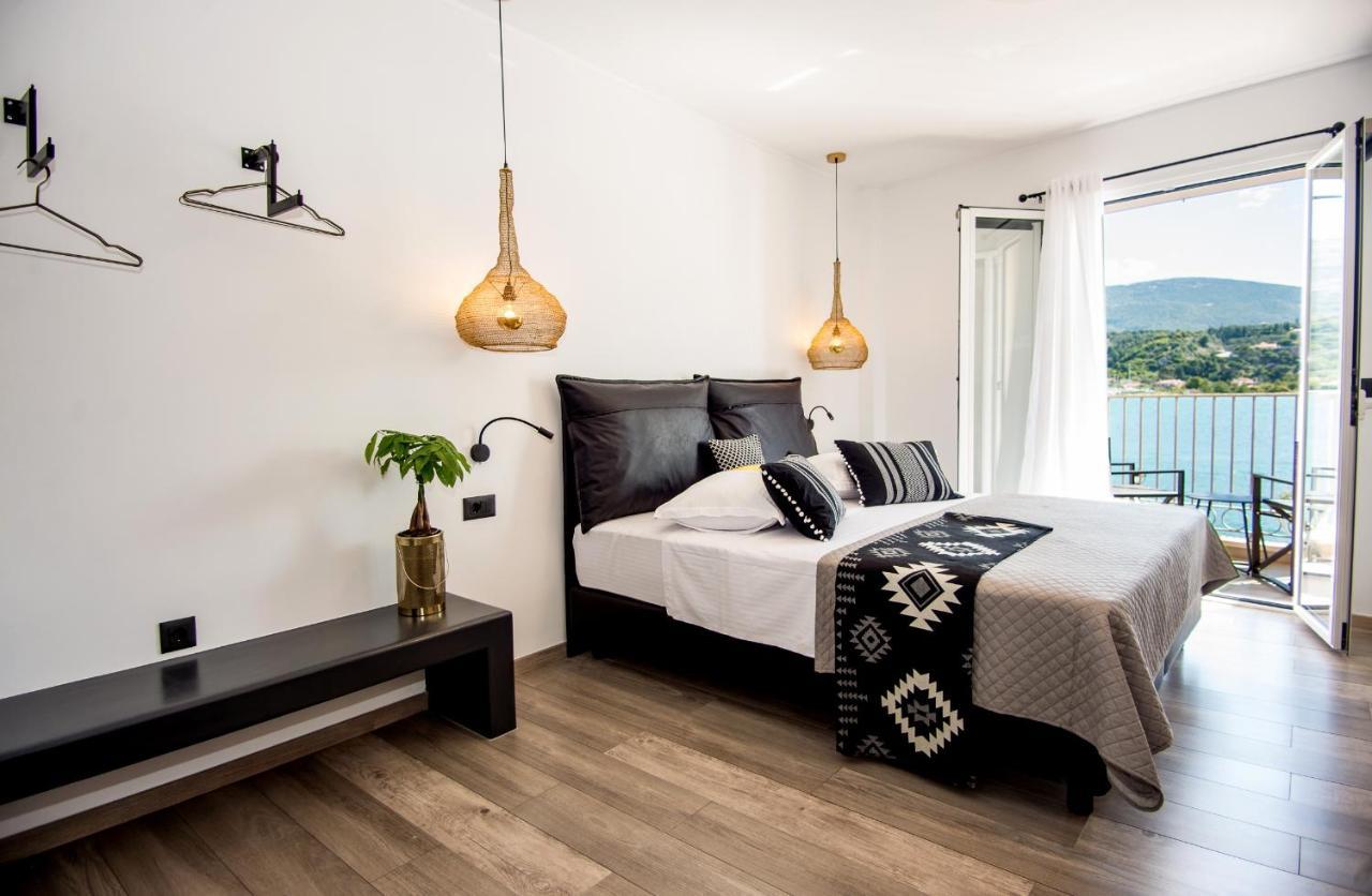 A & B Minimal Suite Ιι With Sea View In Argostoli Eksteriør bilde