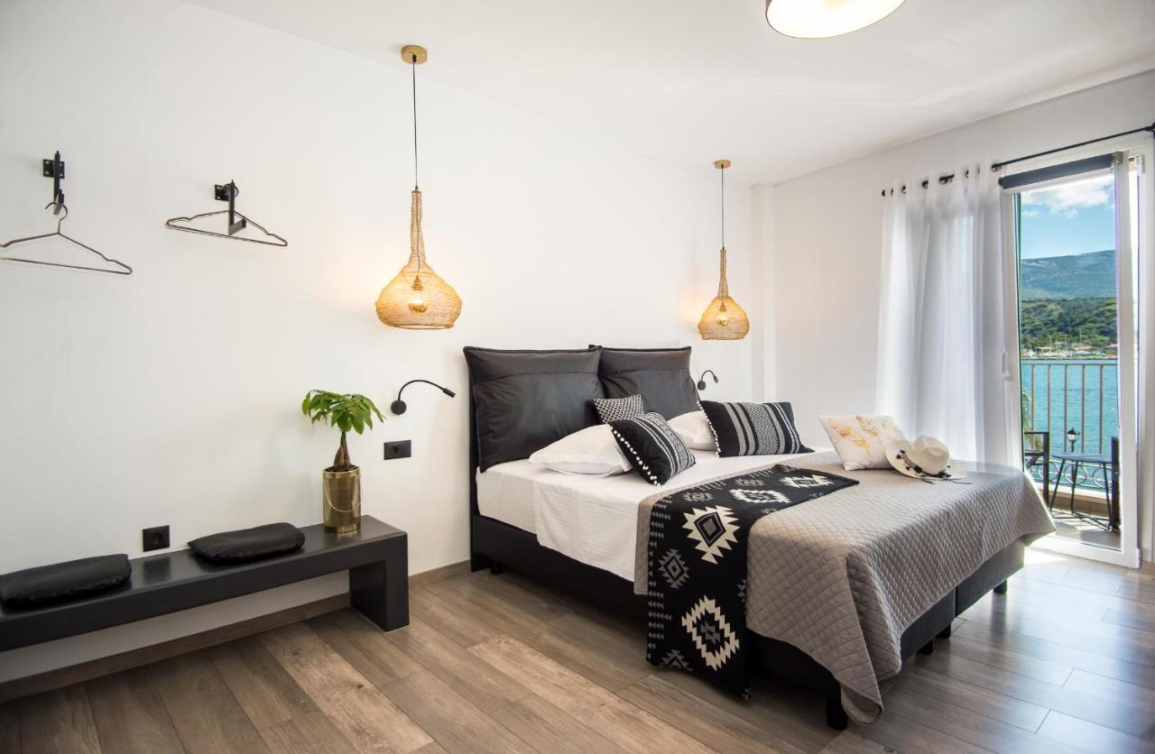 A & B Minimal Suite Ιι With Sea View In Argostoli Eksteriør bilde