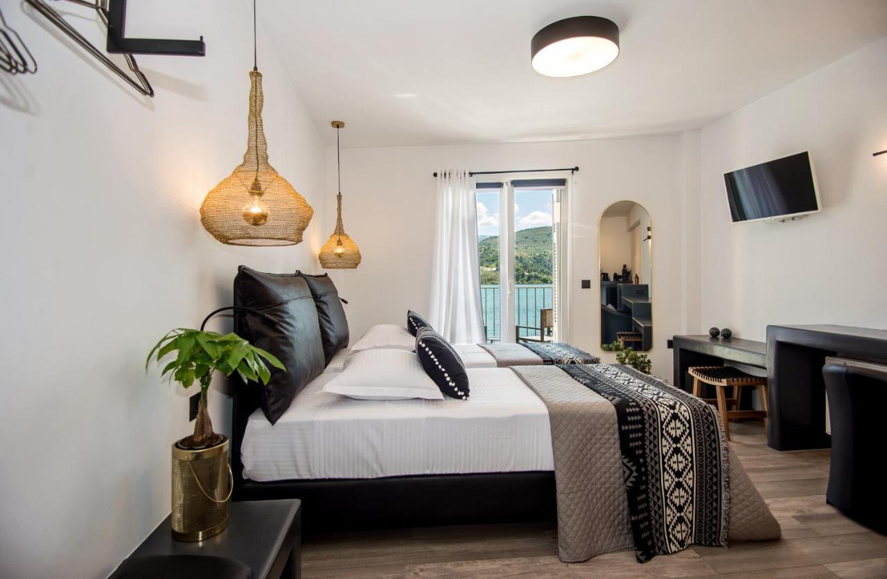 A & B Minimal Suite Ιι With Sea View In Argostoli Eksteriør bilde