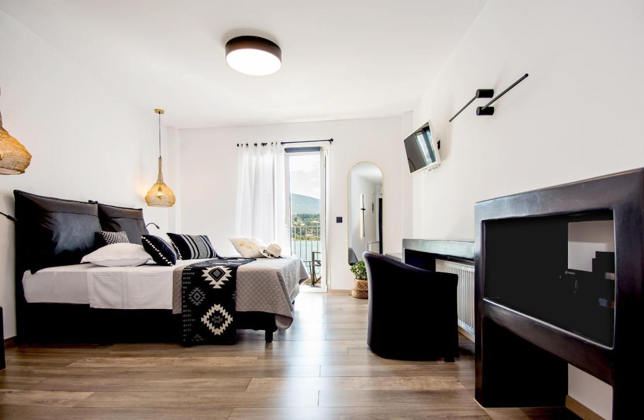 A & B Minimal Suite Ιι With Sea View In Argostoli Eksteriør bilde
