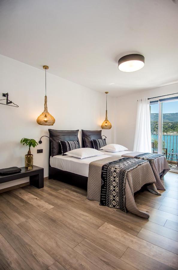 A & B Minimal Suite Ιι With Sea View In Argostoli Eksteriør bilde