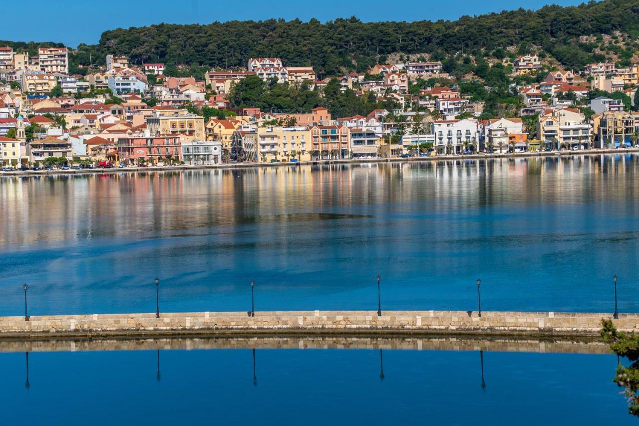 A & B Minimal Suite Ιι With Sea View In Argostoli Eksteriør bilde
